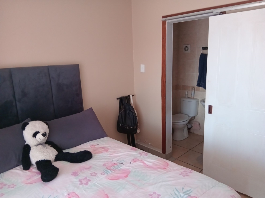 2 Bedroom Property for Sale in Heiderand Western Cape
